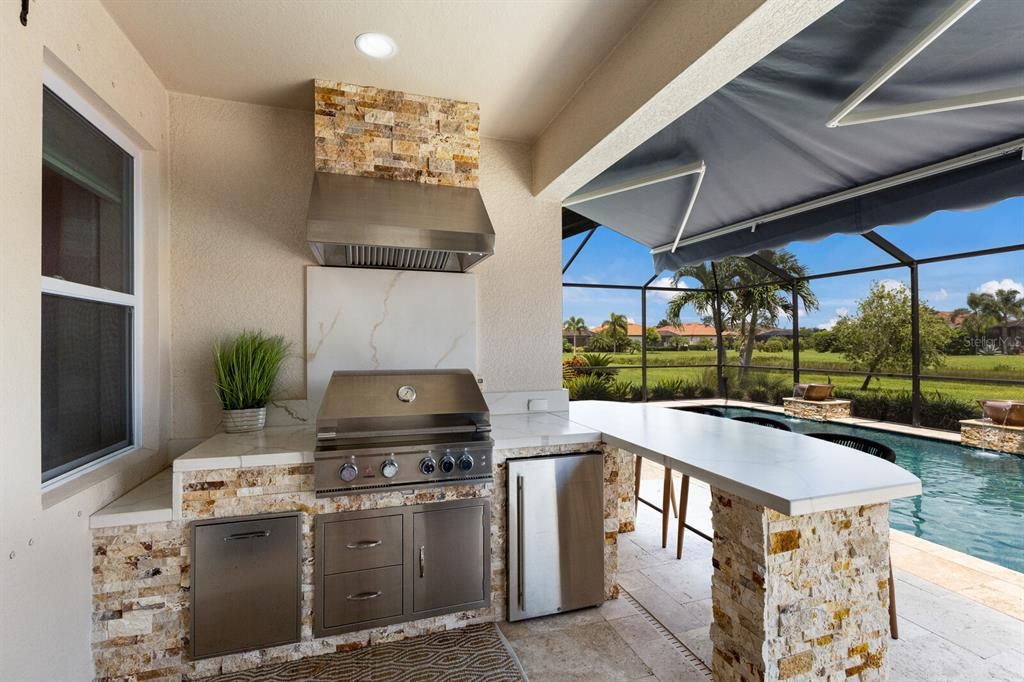 合同活跃: $699,000 (4 贝兹, 2 浴室, 1999 平方英尺)