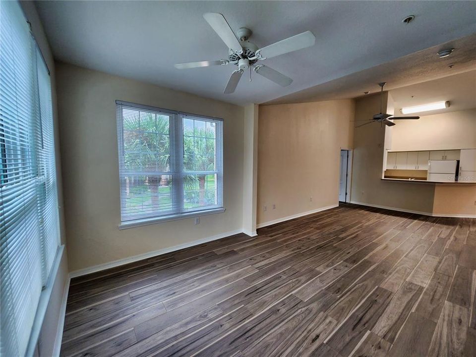 Active With Contract: $1,900 (2 beds, 2 baths, 1209 Square Feet)