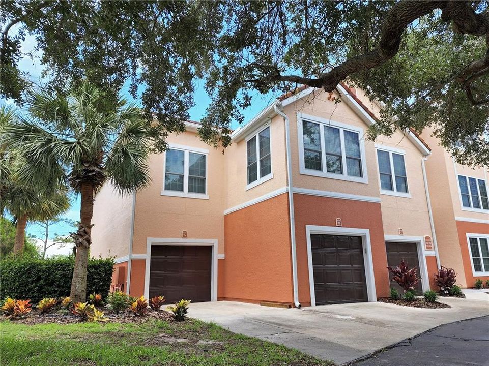 Active With Contract: $1,900 (2 beds, 2 baths, 1209 Square Feet)