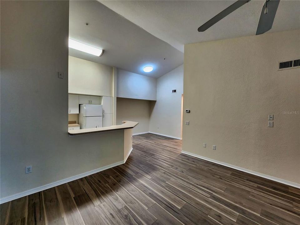 Active With Contract: $1,900 (2 beds, 2 baths, 1209 Square Feet)
