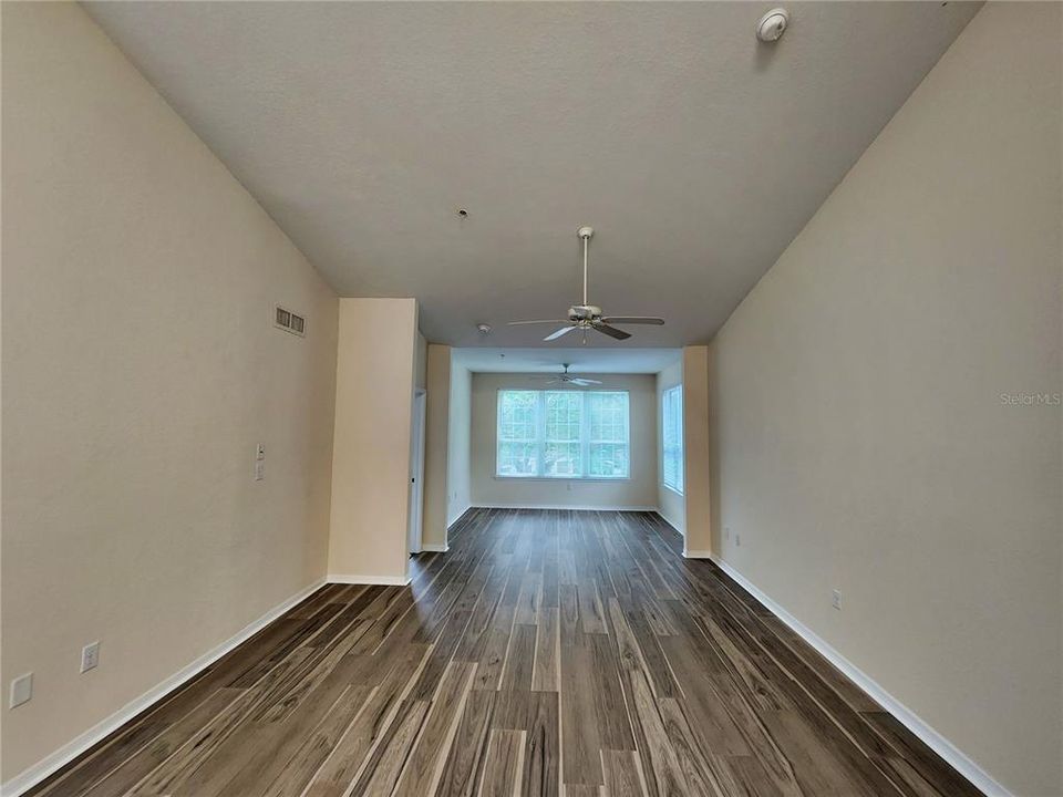 Active With Contract: $1,900 (2 beds, 2 baths, 1209 Square Feet)