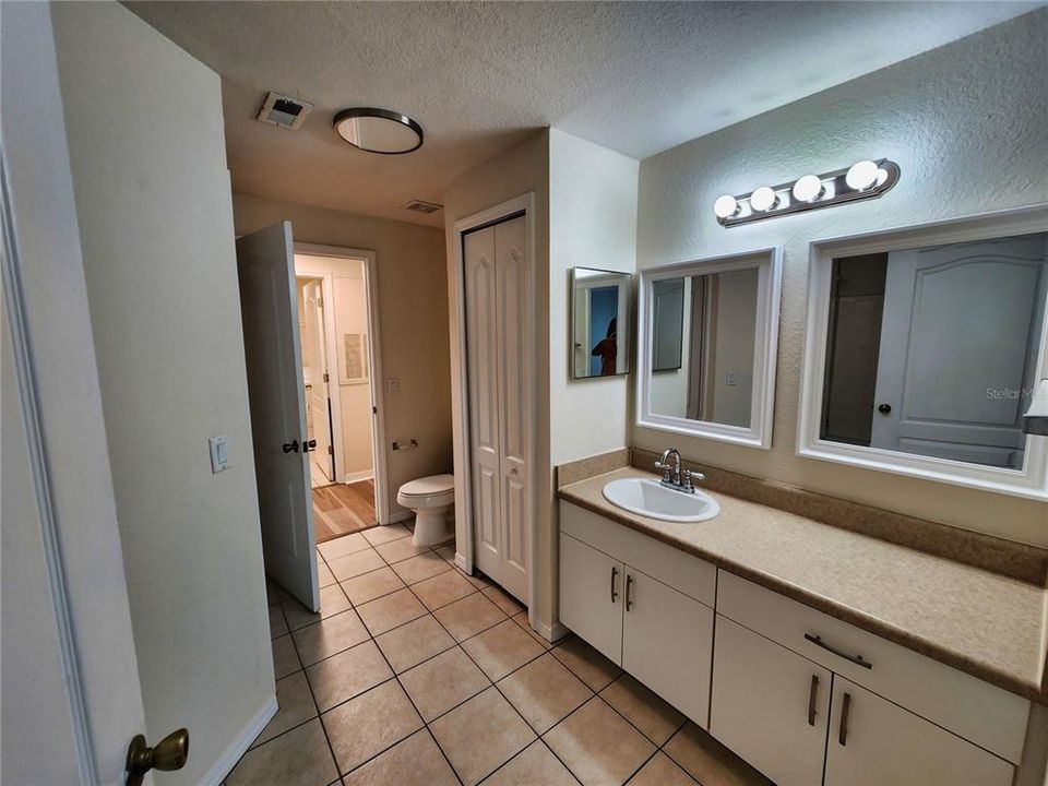 Active With Contract: $1,900 (2 beds, 2 baths, 1209 Square Feet)