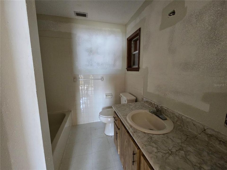 For Sale: $169,900 (3 beds, 2 baths, 1572 Square Feet)