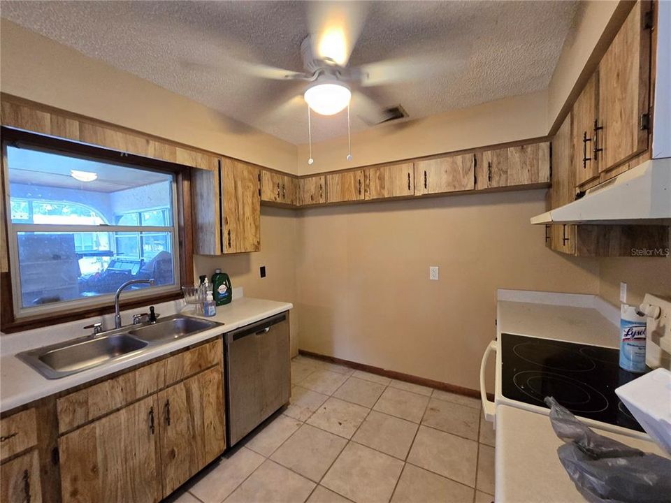 For Sale: $169,900 (3 beds, 2 baths, 1572 Square Feet)