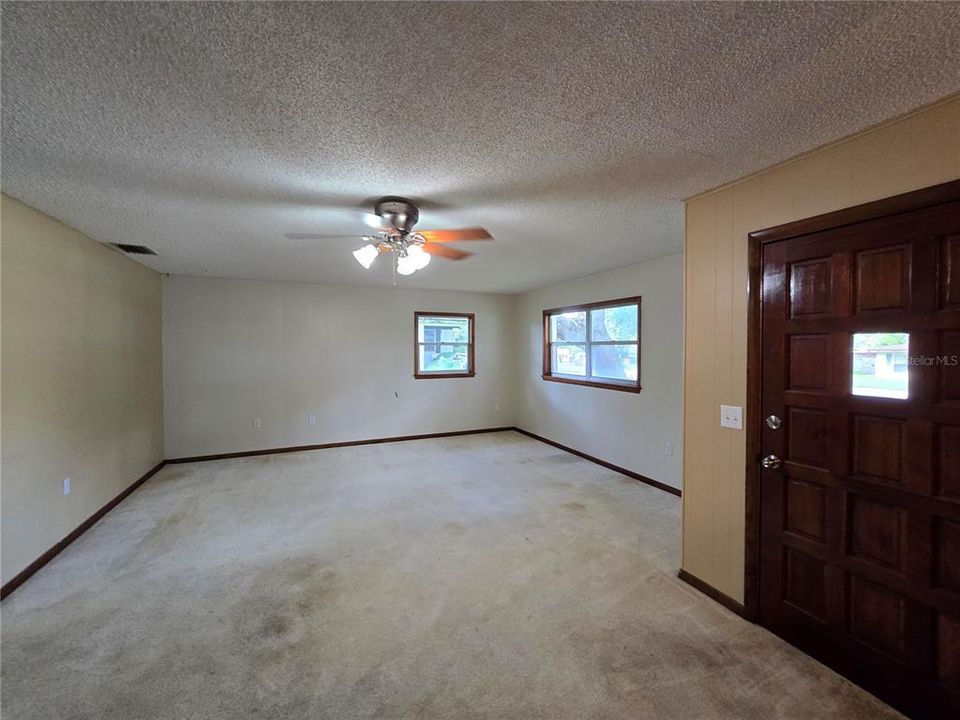 For Sale: $169,900 (3 beds, 2 baths, 1572 Square Feet)