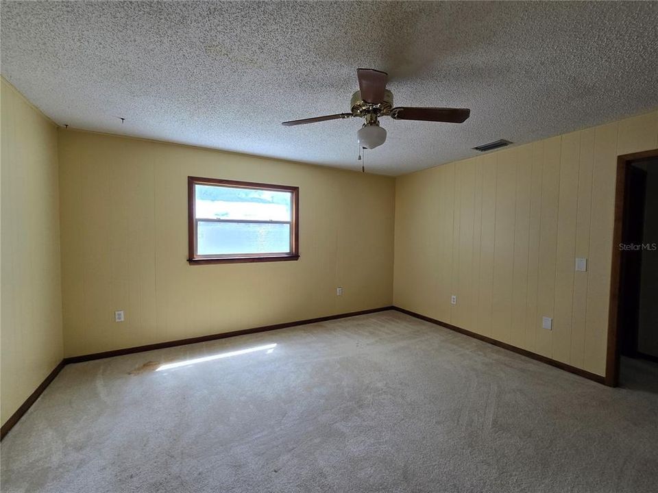 For Sale: $169,900 (3 beds, 2 baths, 1572 Square Feet)