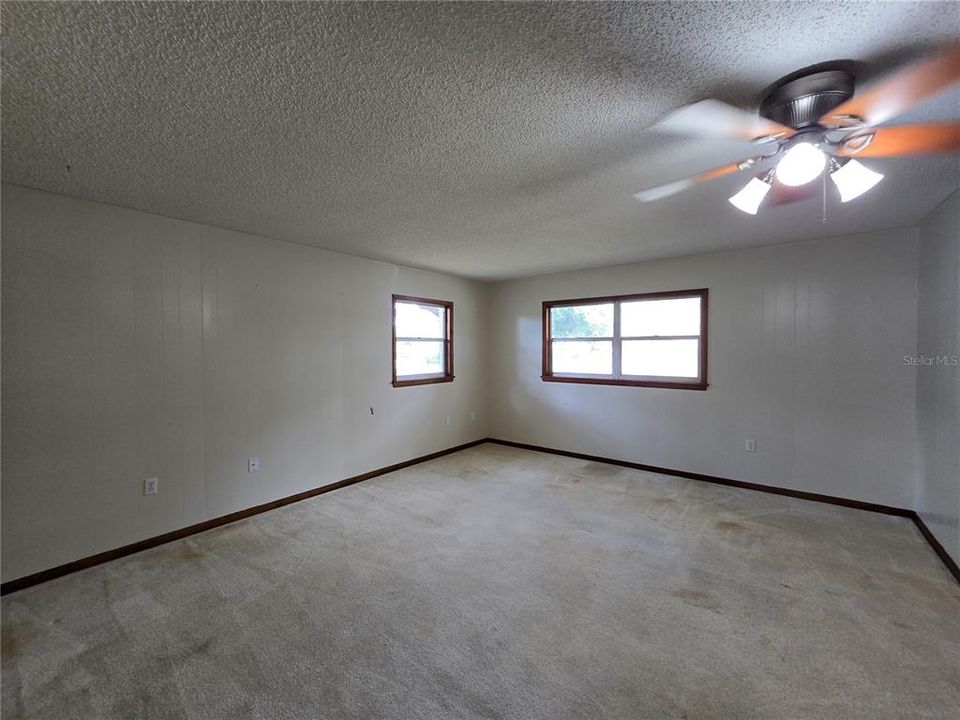 For Sale: $169,900 (3 beds, 2 baths, 1572 Square Feet)