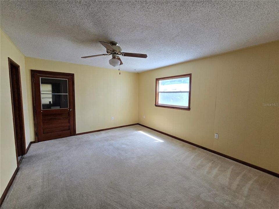 For Sale: $169,900 (3 beds, 2 baths, 1572 Square Feet)