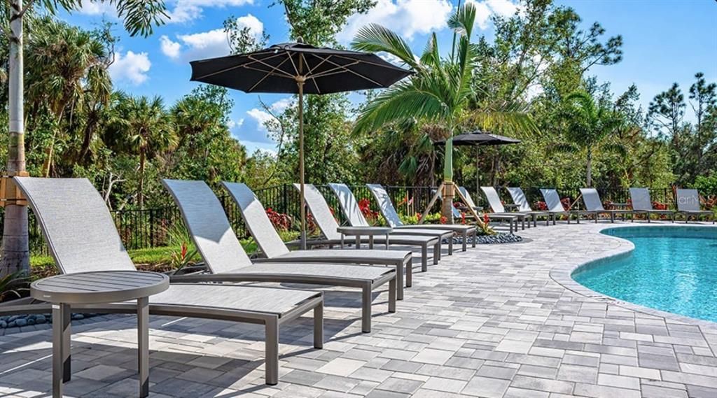 Active With Contract: $682,554 (4 beds, 3 baths, 2394 Square Feet)