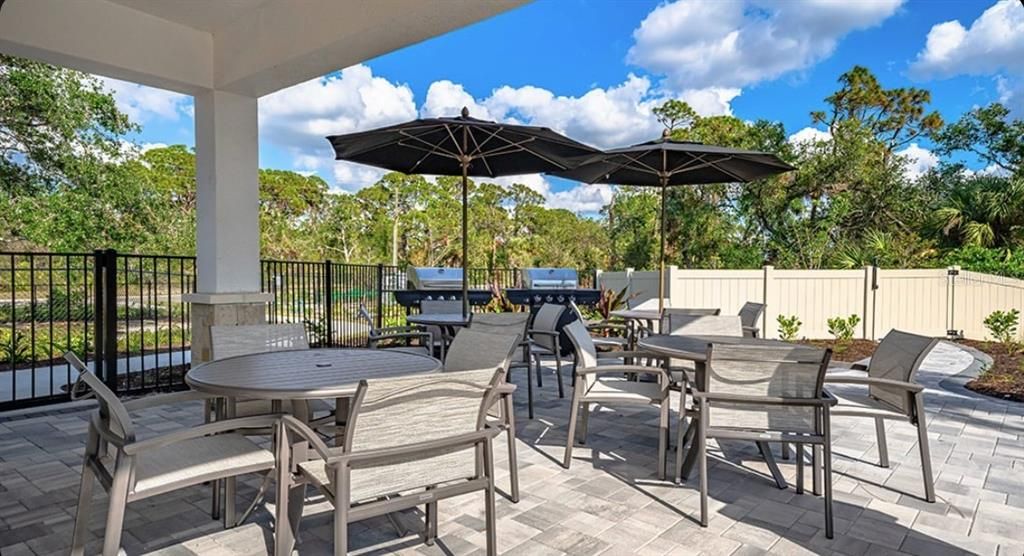 Active With Contract: $682,554 (4 beds, 3 baths, 2394 Square Feet)