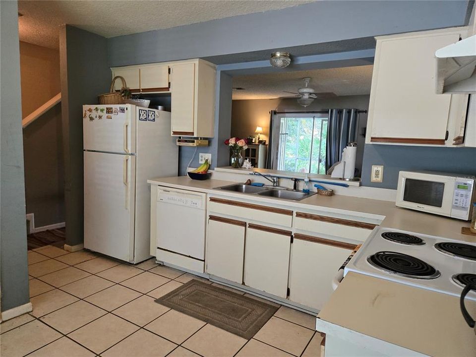 待售: $232,000 (3 贝兹, 1 浴室, 1130 平方英尺)