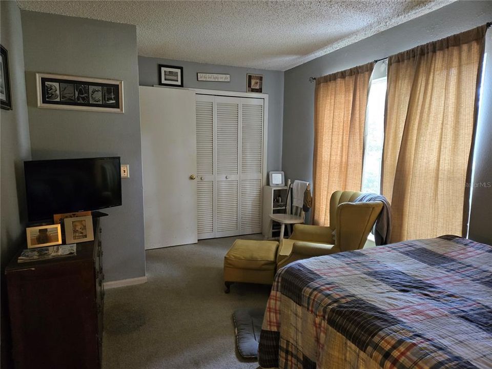 待售: $232,000 (3 贝兹, 1 浴室, 1130 平方英尺)