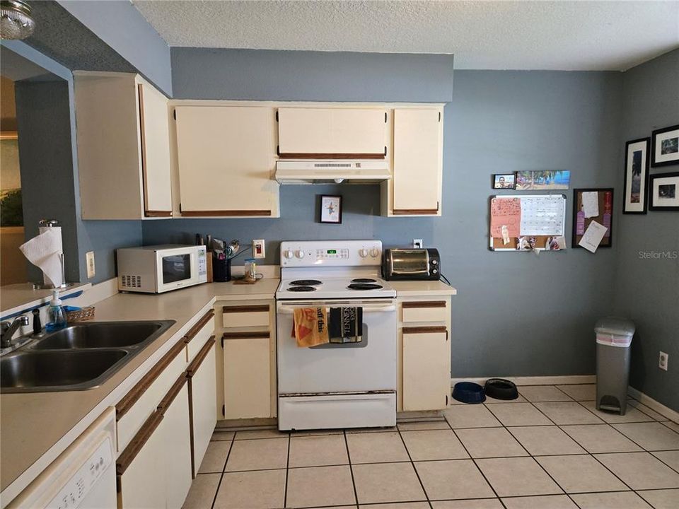 待售: $232,000 (3 贝兹, 1 浴室, 1130 平方英尺)