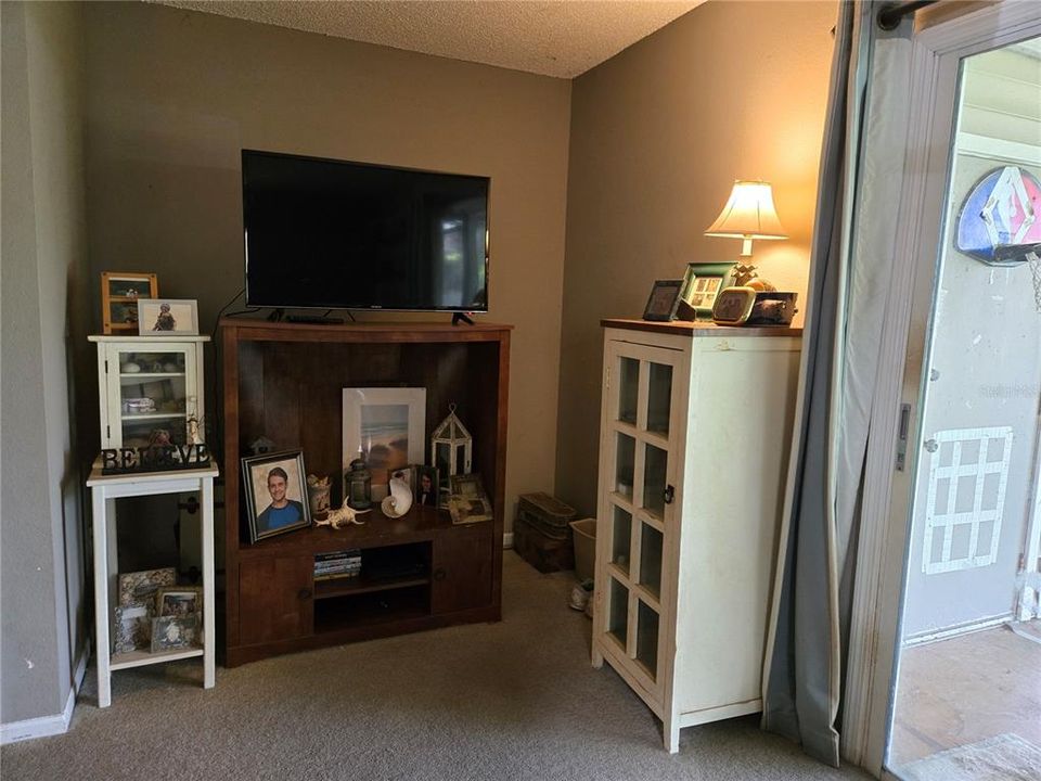 待售: $232,000 (3 贝兹, 1 浴室, 1130 平方英尺)