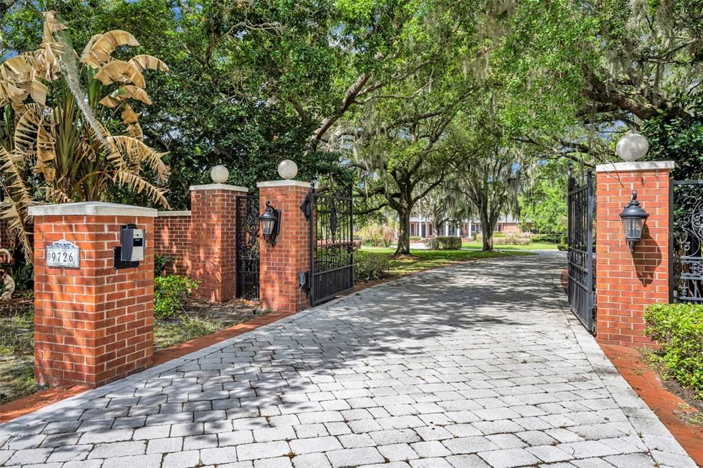 For Sale: $6,800,000 (5 beds, 5 baths, 10010 Square Feet)
