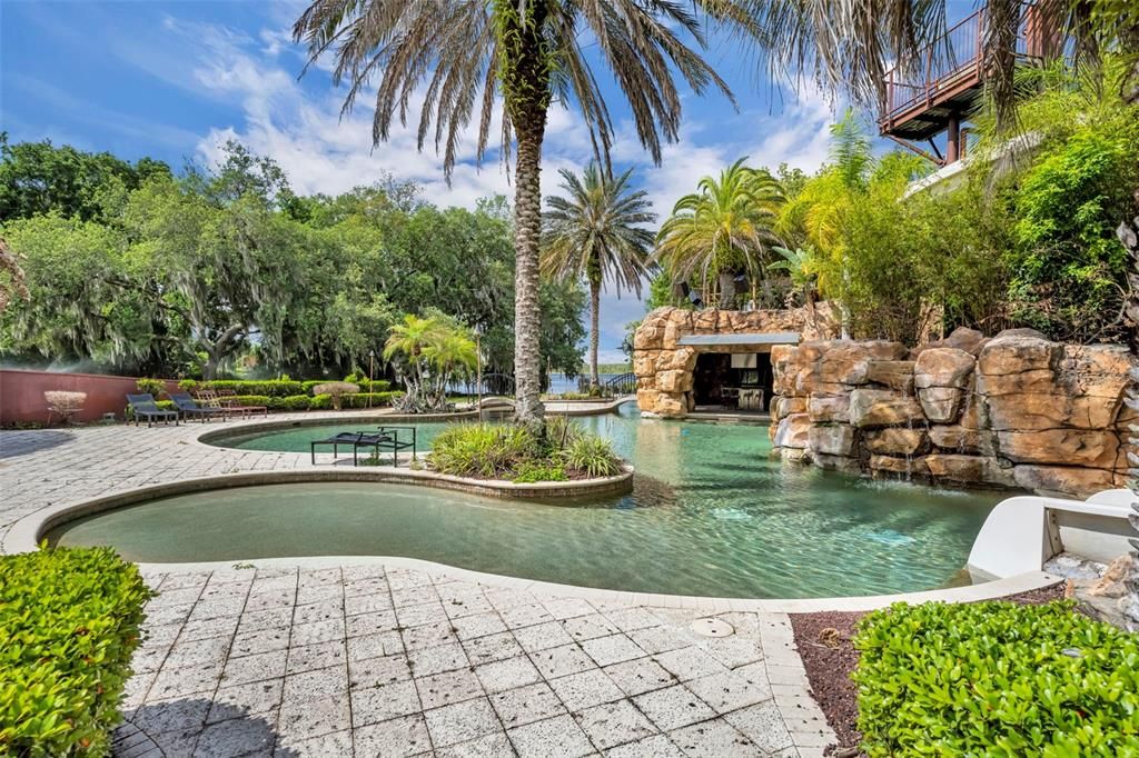 For Sale: $6,800,000 (5 beds, 5 baths, 10010 Square Feet)
