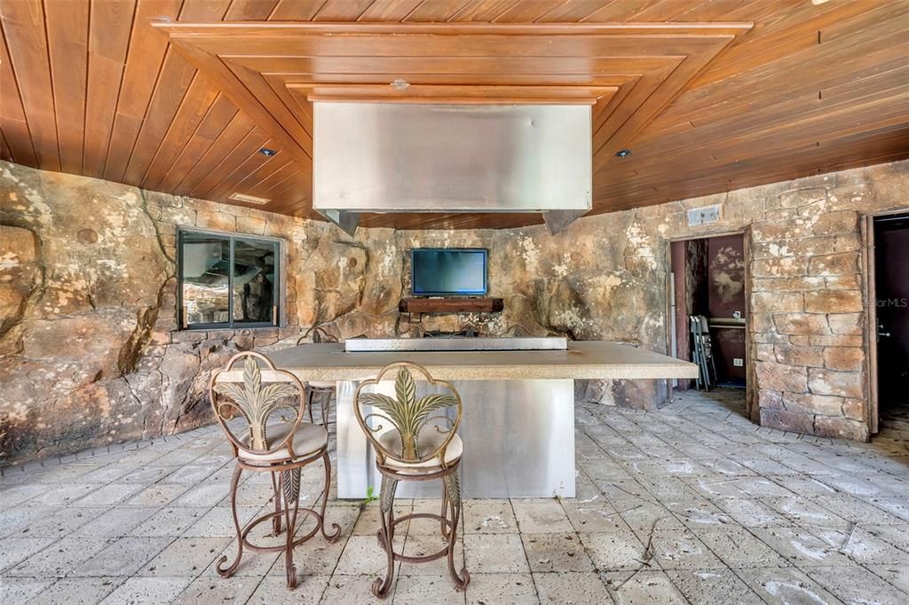 For Sale: $6,800,000 (5 beds, 5 baths, 10010 Square Feet)