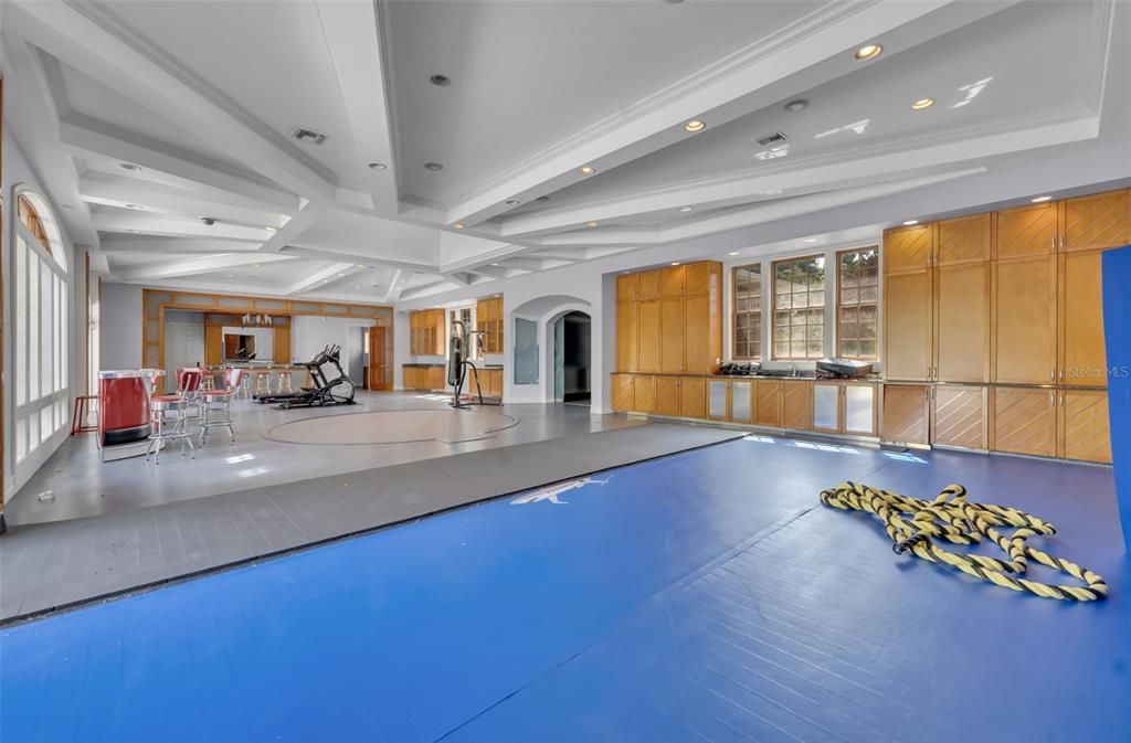 For Sale: $6,800,000 (5 beds, 5 baths, 10010 Square Feet)