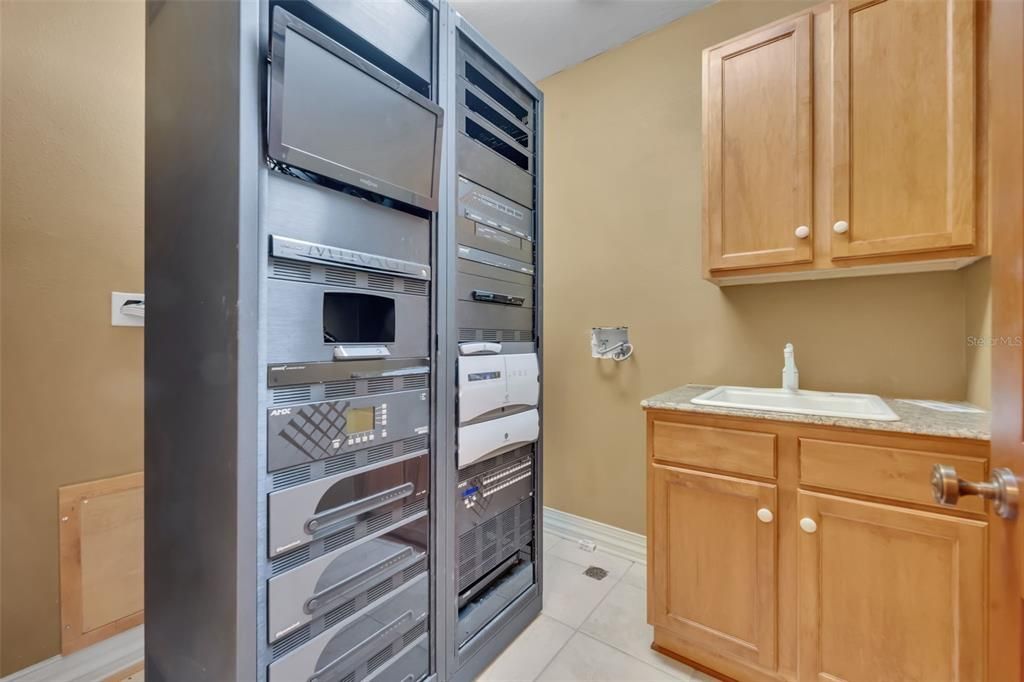 For Sale: $6,800,000 (5 beds, 5 baths, 10010 Square Feet)