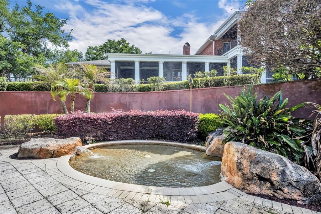 For Sale: $6,800,000 (5 beds, 5 baths, 10010 Square Feet)