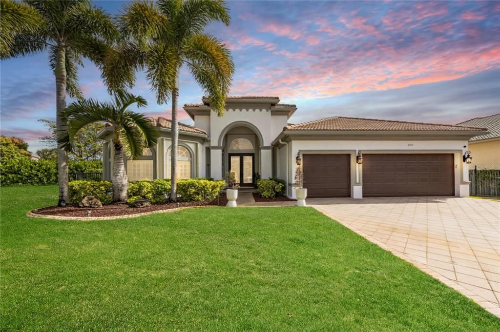 Recently Sold: $792,000 (4 beds, 3 baths, 2727 Square Feet)