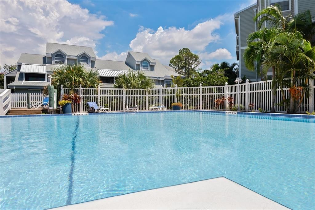 Active With Contract: $162,000 (2 beds, 1 baths, 740 Square Feet)