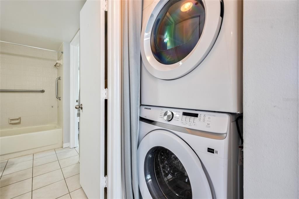 Active With Contract: $162,000 (2 beds, 1 baths, 740 Square Feet)