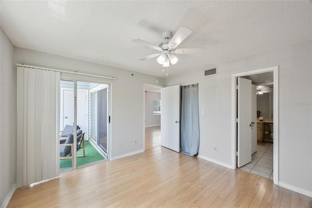 Active With Contract: $162,000 (2 beds, 1 baths, 740 Square Feet)