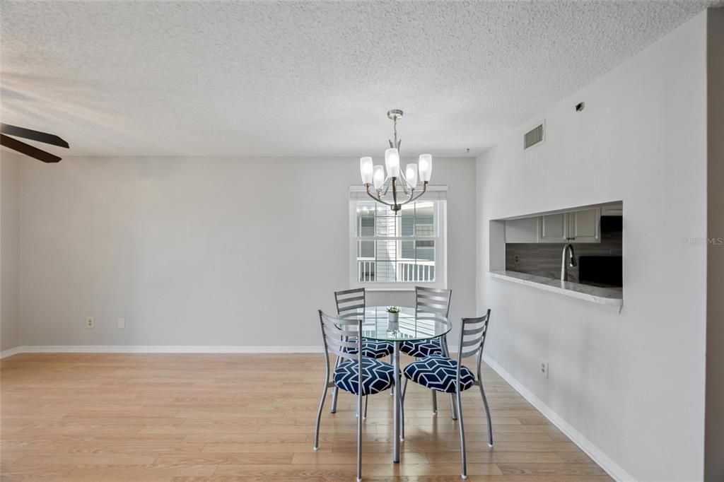 Active With Contract: $162,000 (2 beds, 1 baths, 740 Square Feet)