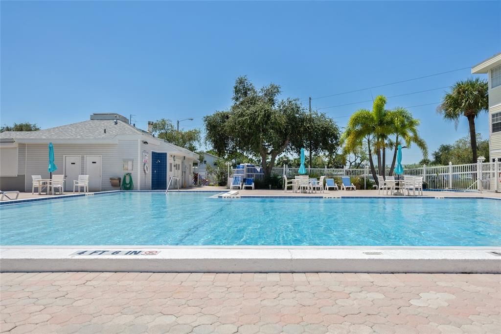 Active With Contract: $162,000 (2 beds, 1 baths, 740 Square Feet)