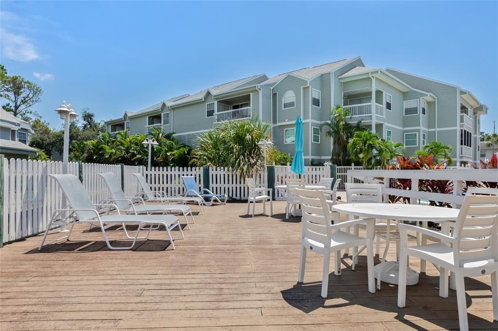 Active With Contract: $162,000 (2 beds, 1 baths, 740 Square Feet)