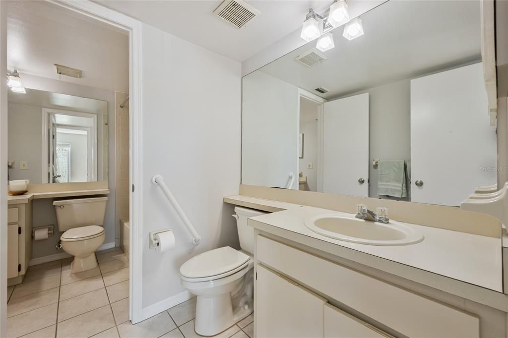 Active With Contract: $162,000 (2 beds, 1 baths, 740 Square Feet)