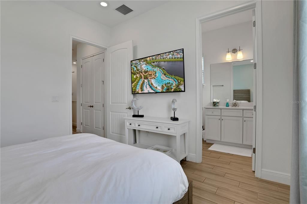 合同活跃: $3,500 (3 贝兹, 3 浴室, 1410 平方英尺)