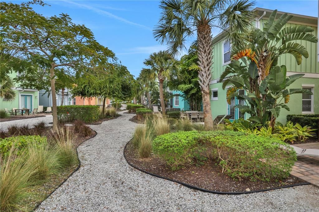 合同活跃: $3,500 (3 贝兹, 3 浴室, 1410 平方英尺)