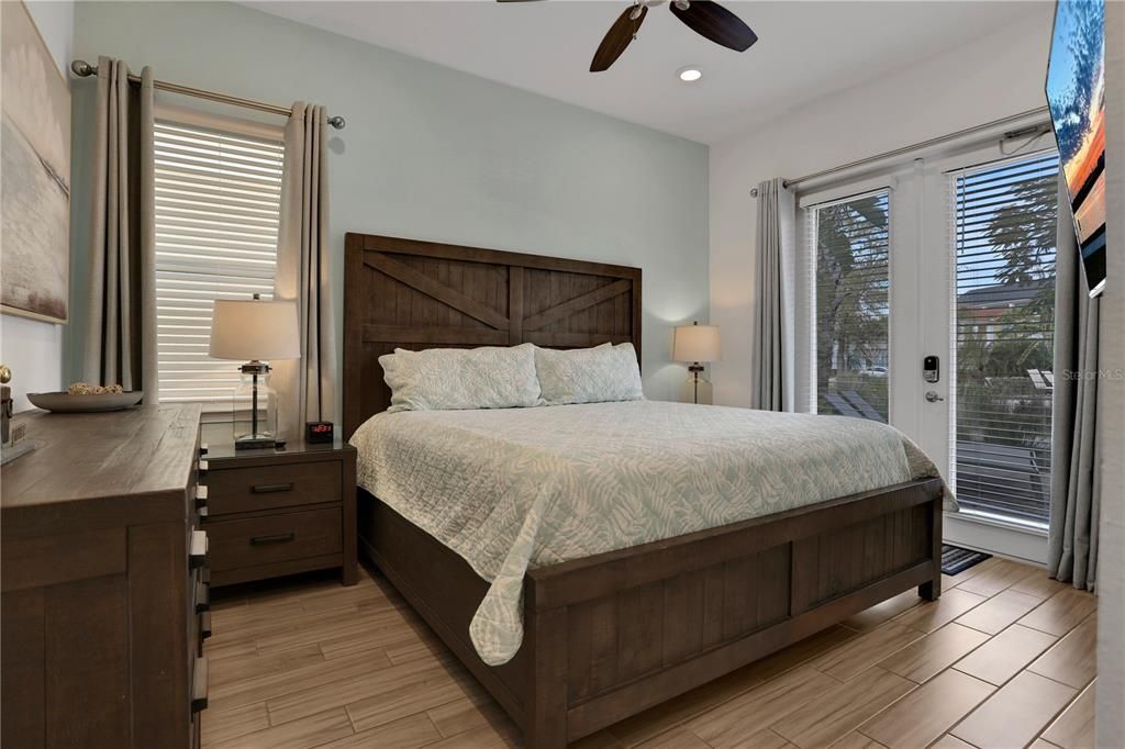 合同活跃: $3,500 (3 贝兹, 3 浴室, 1410 平方英尺)