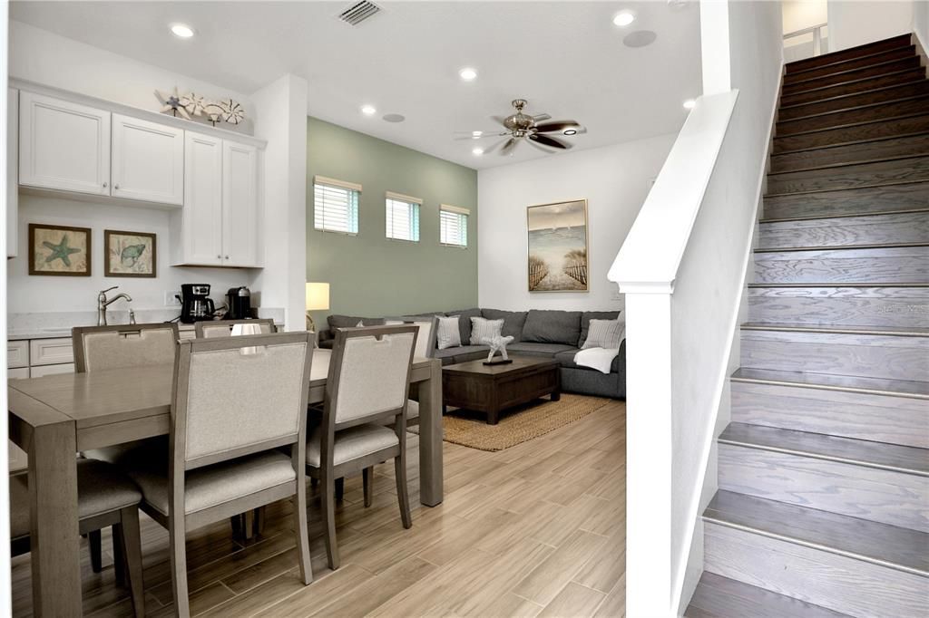 合同活跃: $3,500 (3 贝兹, 3 浴室, 1410 平方英尺)