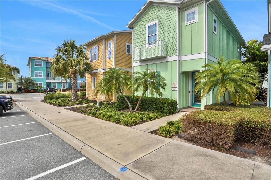 合同活跃: $3,500 (3 贝兹, 3 浴室, 1410 平方英尺)