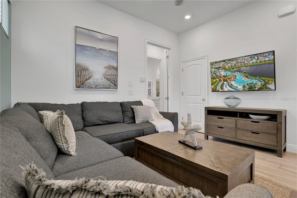 合同活跃: $3,500 (3 贝兹, 3 浴室, 1410 平方英尺)