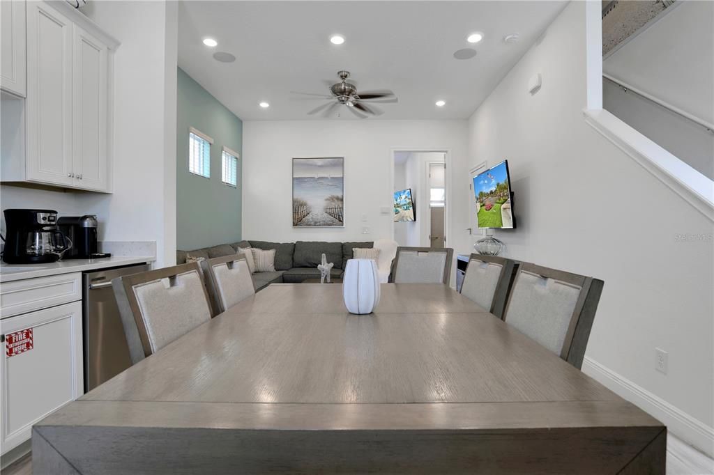 合同活跃: $3,500 (3 贝兹, 3 浴室, 1410 平方英尺)