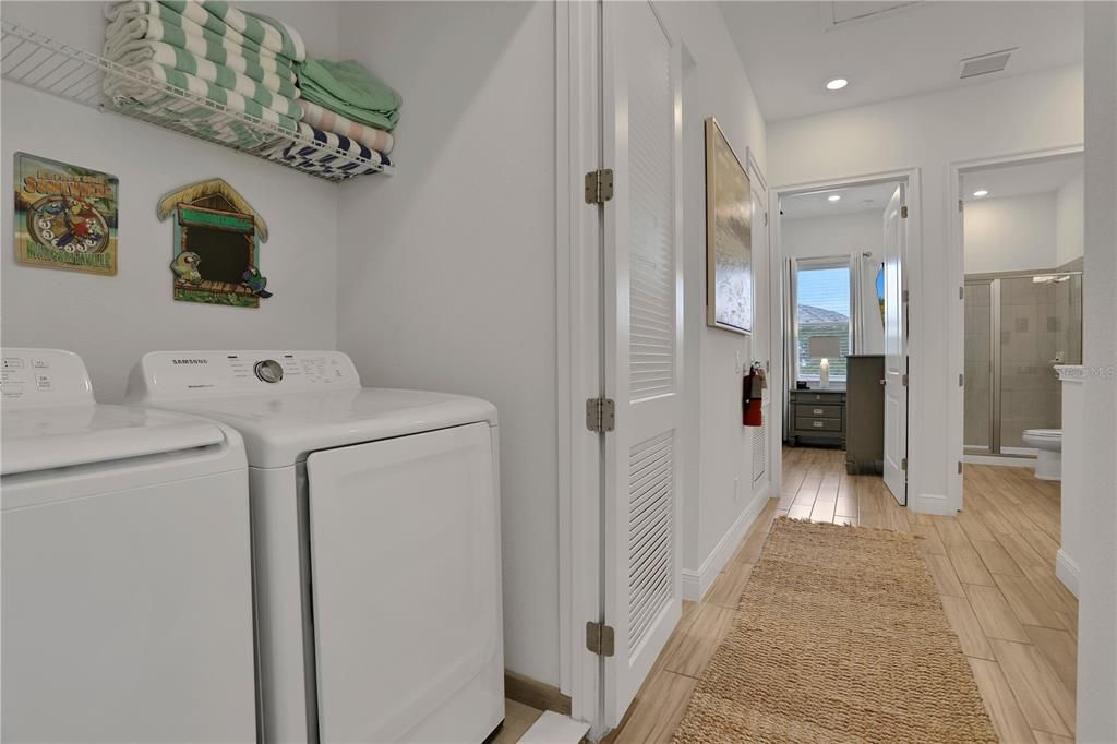 合同活跃: $3,500 (3 贝兹, 3 浴室, 1410 平方英尺)