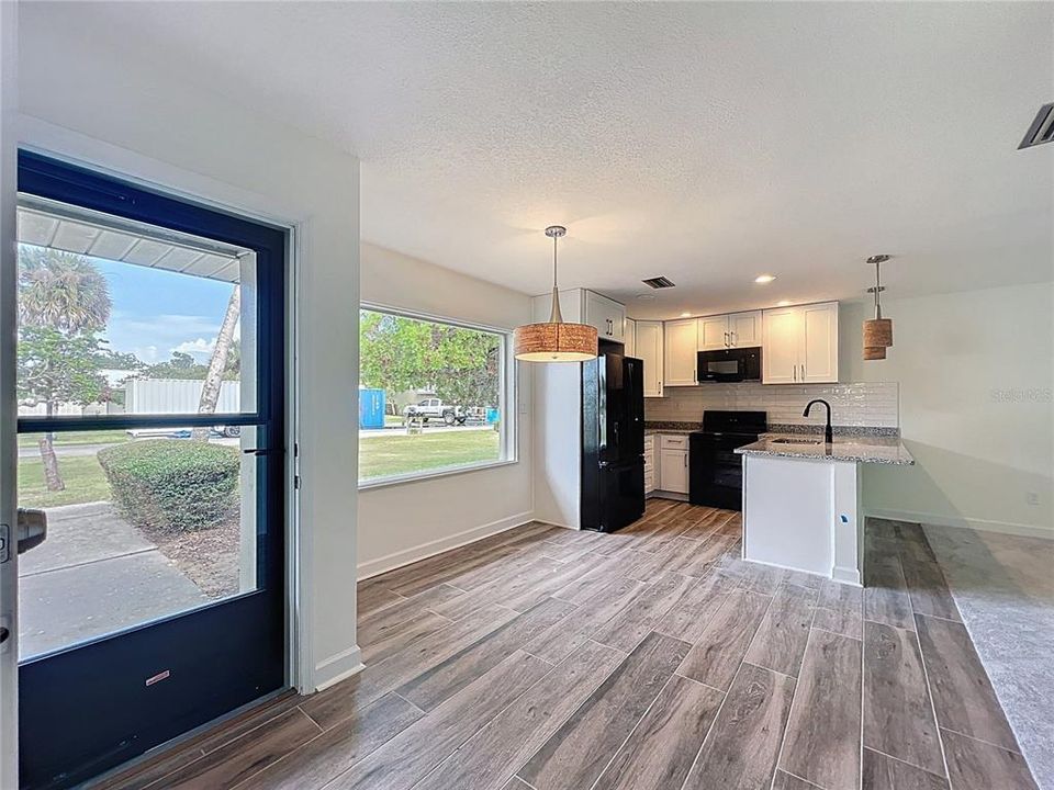 En Venta: $235,000 (2 camas, 2 baños, 1600 Pies cuadrados)