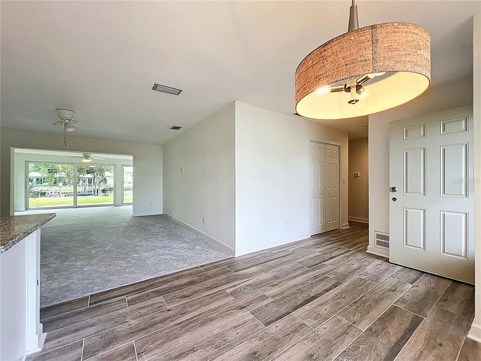 En Venta: $235,000 (2 camas, 2 baños, 1600 Pies cuadrados)