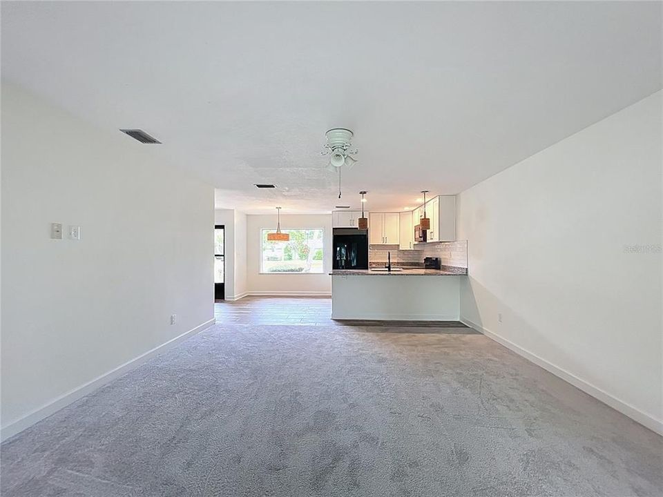 En Venta: $235,000 (2 camas, 2 baños, 1600 Pies cuadrados)