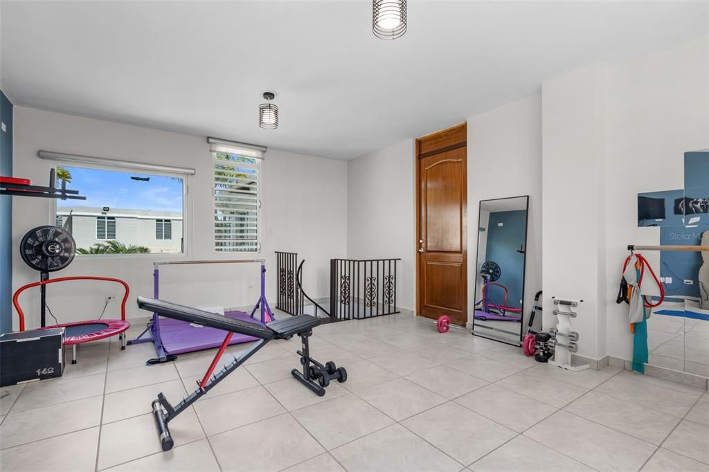 For Sale: $1,395,000 (5 beds, 3 baths, 4318 Square Feet)