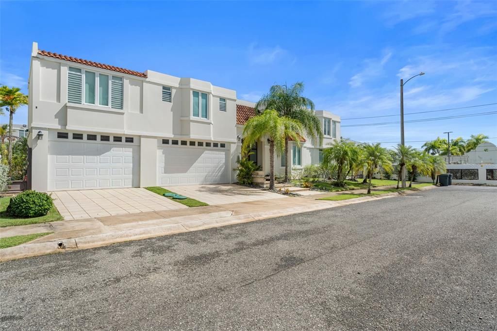 For Sale: $1,395,000 (5 beds, 3 baths, 4318 Square Feet)