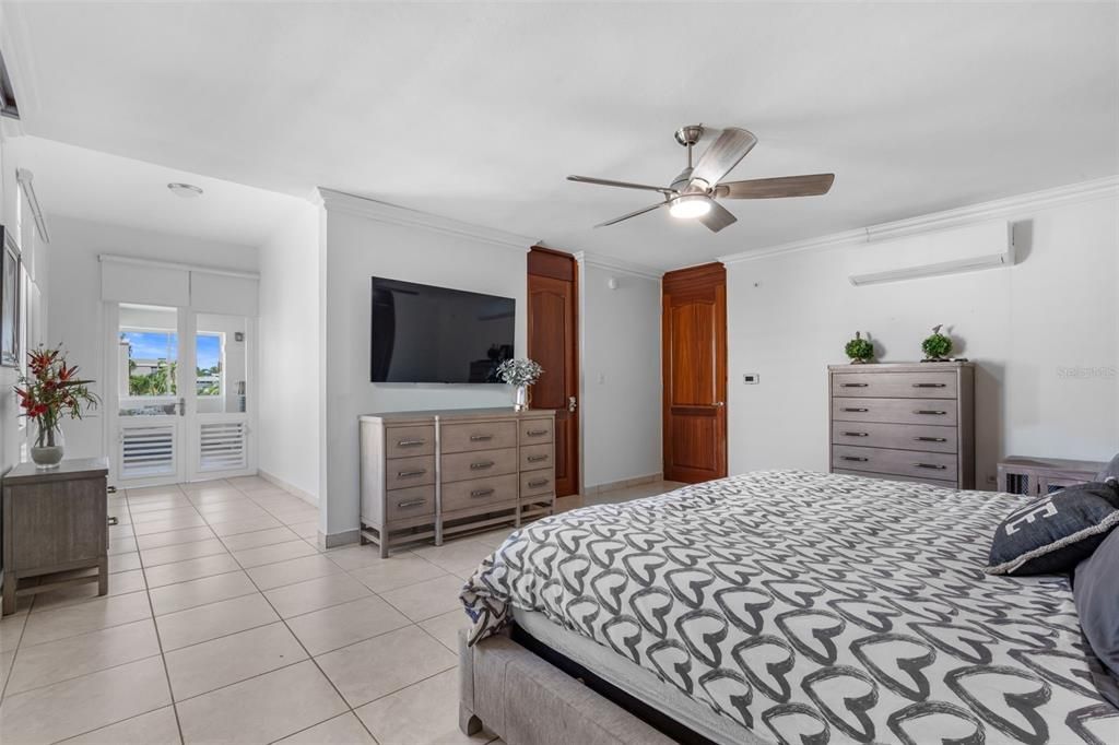 For Sale: $1,395,000 (5 beds, 3 baths, 4318 Square Feet)