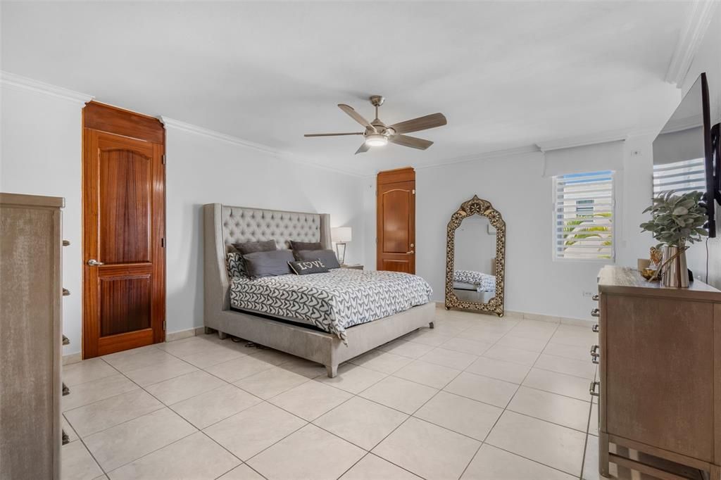 For Sale: $1,395,000 (5 beds, 3 baths, 4318 Square Feet)