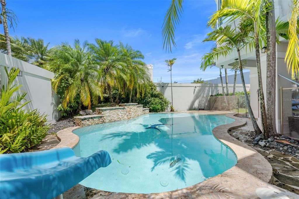 For Sale: $1,395,000 (5 beds, 3 baths, 4318 Square Feet)