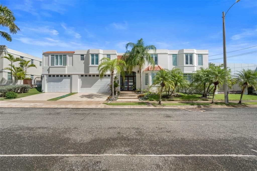 For Sale: $1,395,000 (5 beds, 3 baths, 4318 Square Feet)