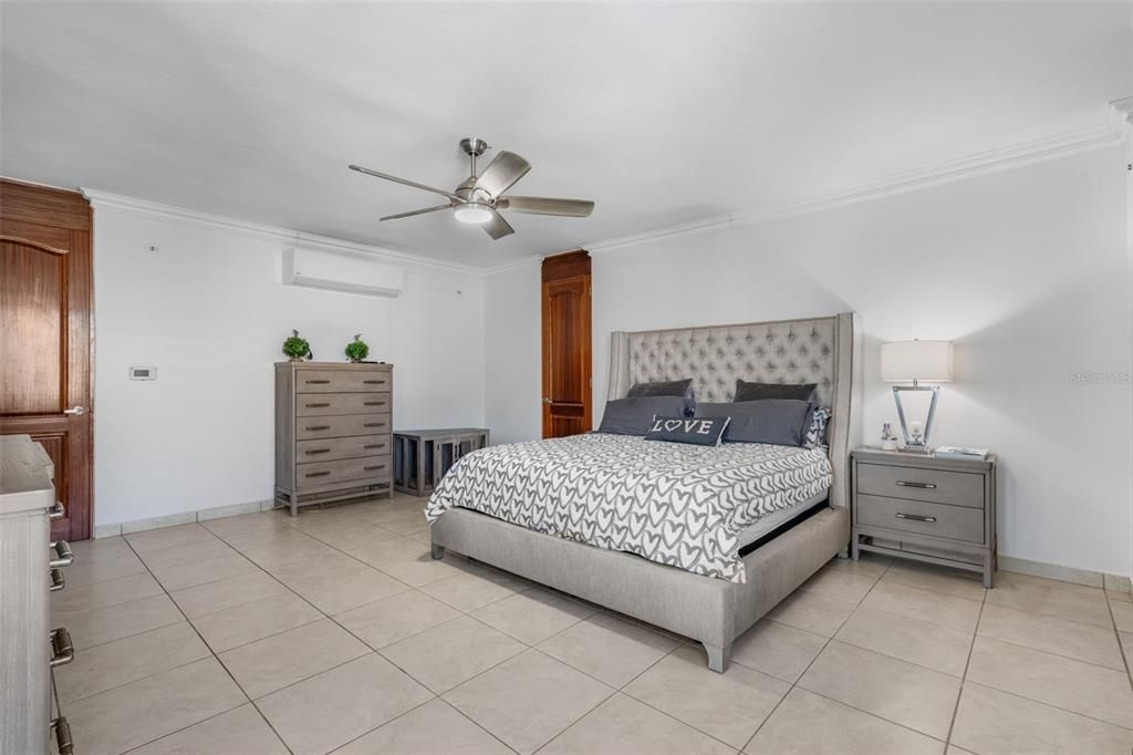 For Sale: $1,395,000 (5 beds, 3 baths, 4318 Square Feet)